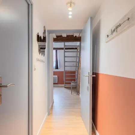 In The Heart Of Old Appartement *